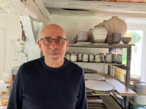 Pascal Durot est un potier céramiste basé au Fuillet